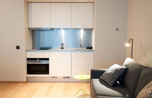 Jewish Quarter House | Walking Distance to Grote Markt! Family-friendly Property, City Views & Kitchen!