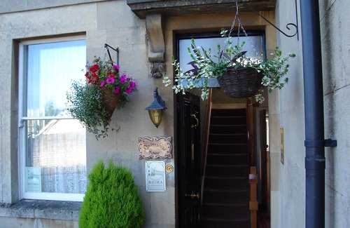 Combe Down House | Walking distance to city, free wifi, parking, all en suite, fabulous lounge