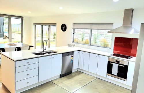 Ruakaka House | Walking distance to Ruakaka Beach