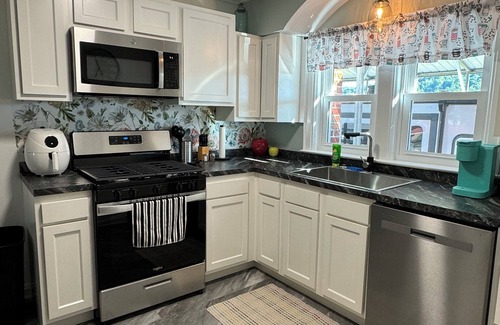 Dunbar House | Walking Distance to Shawnee Soccer Complex
