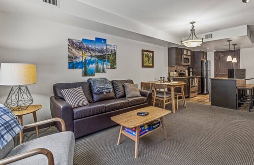 Copperstone Resort Condo | Walkout to Hot tub | BBQ | Clean & Cozy 1 Bed Unit