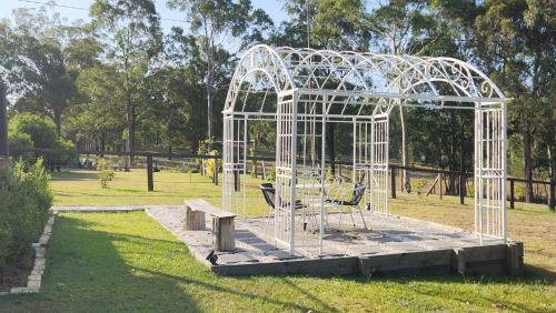 Ellalong House | Wallaby Gully Farm Cottage Peace Quiet Serenity