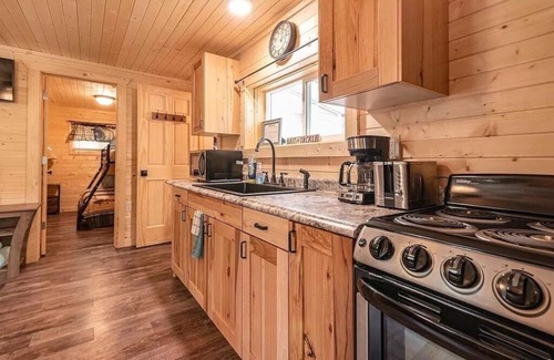 Briggsville Cottage | Walleye Waters Cottage-Pet friendly Cozy Cottages & Cabins 9 miles to Wis Dells!