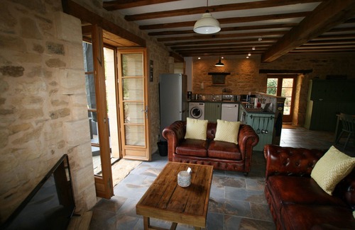 Saint-Sulpice-d'Excideuil Cottage | Walnut Barn Charming Self Catering property & pool, ideal for families & couples