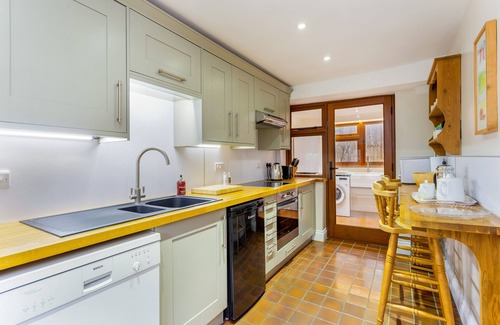 Horsham Cottage | Walnut Cottage - 2 bedrooms & 2 bathrooms - a beautifully cosy cottage