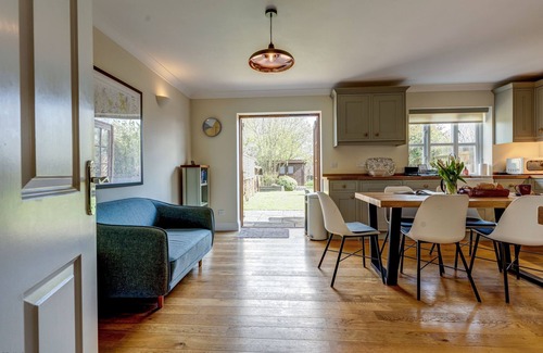 Evenley House | Walnut Cottage | Evenley Holiday Let | 2 Beds & Sleeps 4
