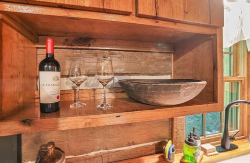 Glenford House | Walnut Lodge Cabin-Private Oasis