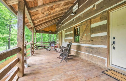 Glenford House | Walnut Lodge Cabin-Private Oasis