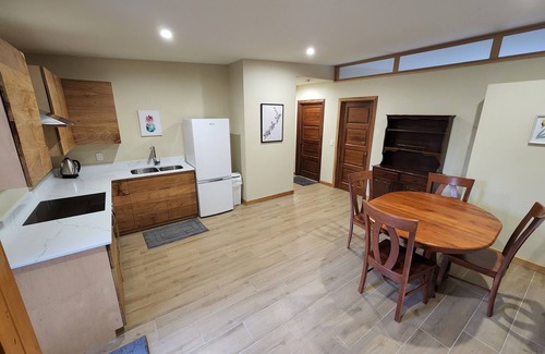 Queensberry House | Wanaka Warbirds deluxe. Watch the action from your living room or the spa!