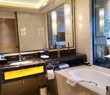 Hongshan District Hotel | Wanda Realm Chifeng Hotel