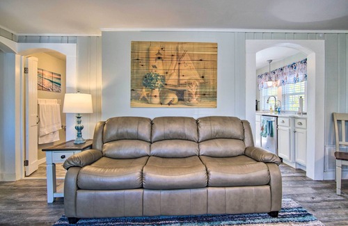 Wareham Center Cottage | Wareham Cottage w/Deck, Walk to Swift's Beach