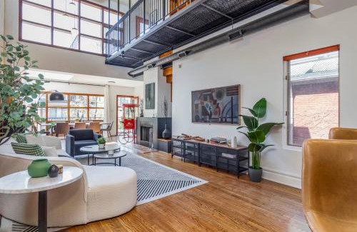 Midtown Toronto Apartment | Warehouse Style Loft near Yorkville