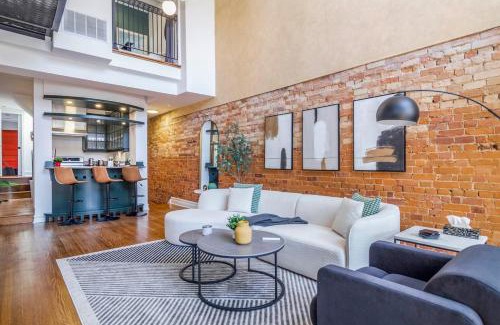 Midtown Toronto Apartment | Warehouse Style Loft near Yorkville
