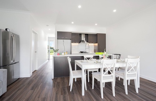 Austral House | Warm 4br house｜bathtub｜parking&WIFI