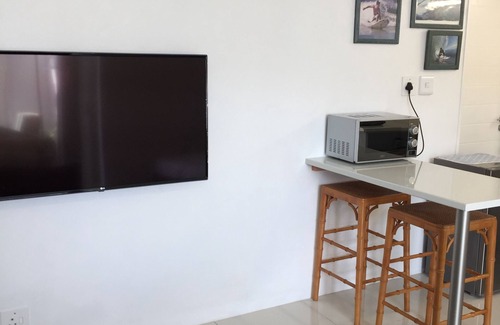 Kommetjie Apartment | Warm and Cosy Studio. A stone's throw from the beach.