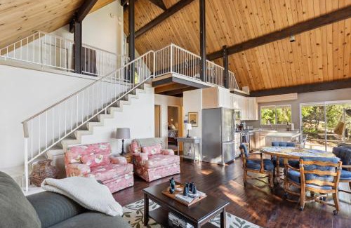 Kelseyville House | Warm and Cozy Mountain and Lake View Haven cottage