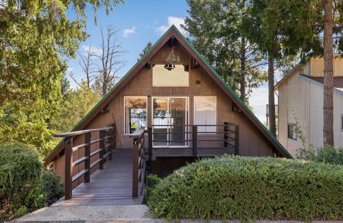 Kelseyville House | Warm and Cozy Mountain and Lake View Haven cottage