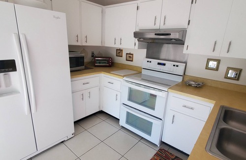 Bayou Oaks House | Warm and Inviting pet-friendly 2BR/2BA in Idyllic Bay Front Neighborhood