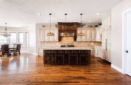Kamas House | Warm and Luxurious Mountain Mansion near Park City