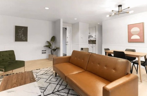 Inglewood-Finn Hill Condo | Warm & Cozy 2b/2b Stay in Kirkland