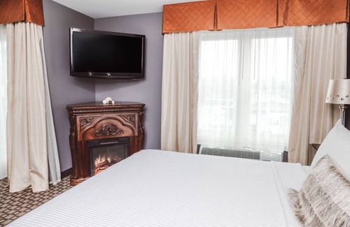 Zion Hotel | Warm Firepit Nights & Mornings w/Breakfast, Books & Garden Views