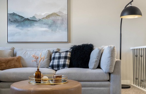 Evanston House | Warm & Welcoming. Fenced Yard, Patios & Cable