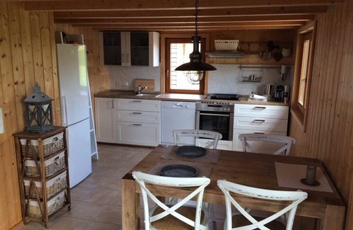 Dachau District House | Warmly decorated wooden house in the countryside near the lake
