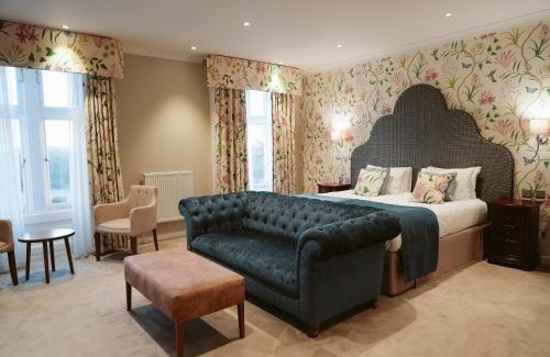Studley Hotel | Warner Hotels - Studley Castle