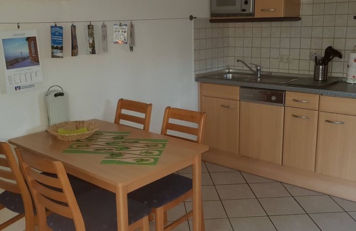 Zetel Apartment | Warnken vacation apartment - 15 km from the Jade Bay on the North Sea