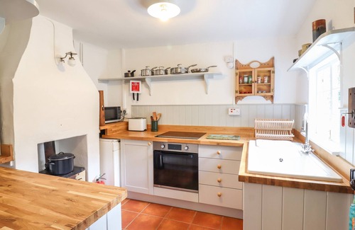 Bures House | WARREN COTTAGE, pet friendly, character holiday cottage in Assington