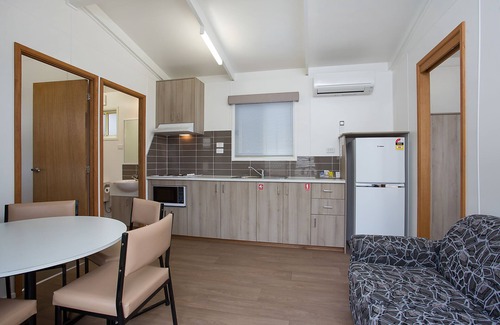 Warrnambool Hotel | Warrnambool Motel and Holiday Park