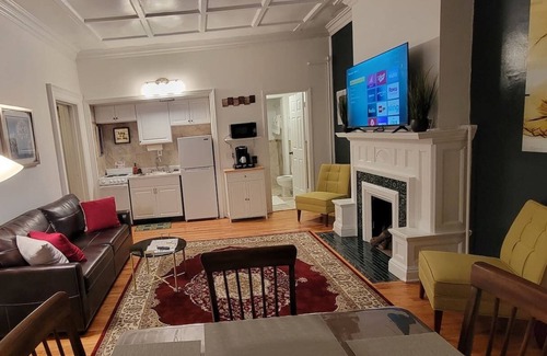 Albany Apartment | Washington Parkside Queen 1 Bedroom In 1800s Brownstone!