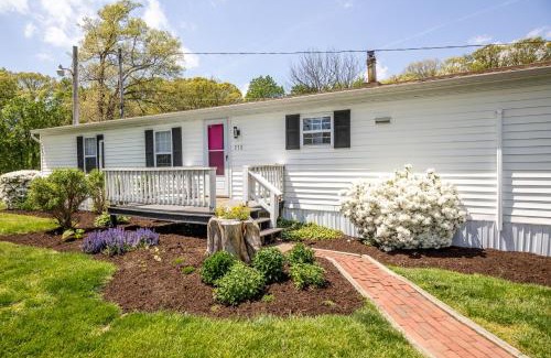Bel Air Apartment | Watch Deer from a Farm Cottage