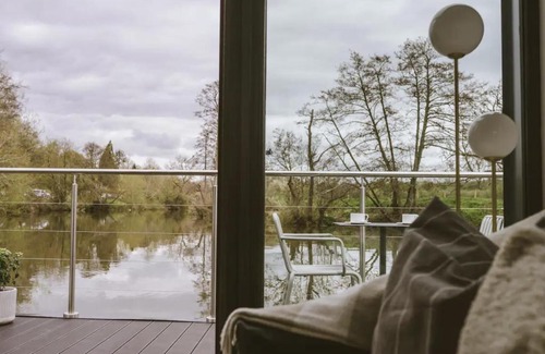 Saltford Boat Rental | Water Cabin With Water Sports Equipment and Bikes, Bath