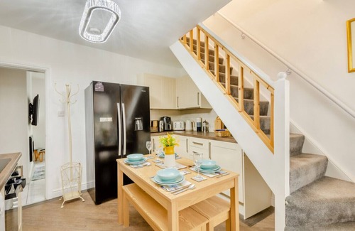 Slyne House | Water Lily Cottage - Two Bedroom House, Sleeps 4