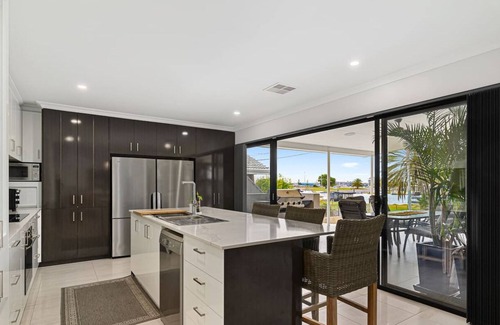 Halls Head House | Water Lovers Haven in Mandurah