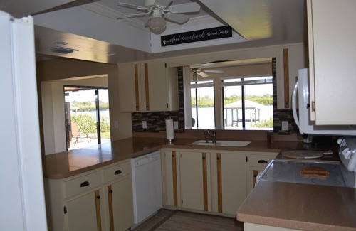 Edgewater House | "Water's Edge" Beautiful Waterfront Home In Edgewater, Florida