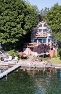 Canandaigua House | Water's Edge on Canandaigua Lake 2 bedroom only October 15-April 30 El Borde del Agua de Canandaigua