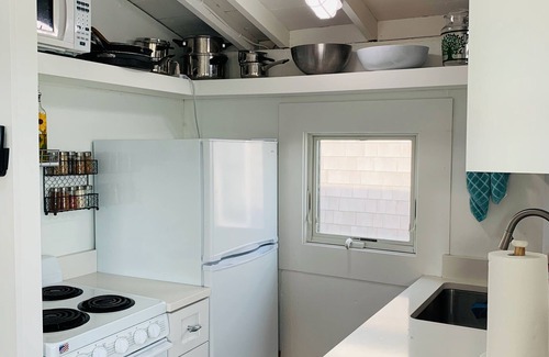 North Truro Cottage | Water View Cottage within Steps to Private Beach