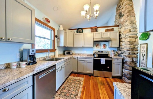 Prospect Harbor House | Waterfall Sea Cottage Family,fire pit, waterfront, sleeps 4