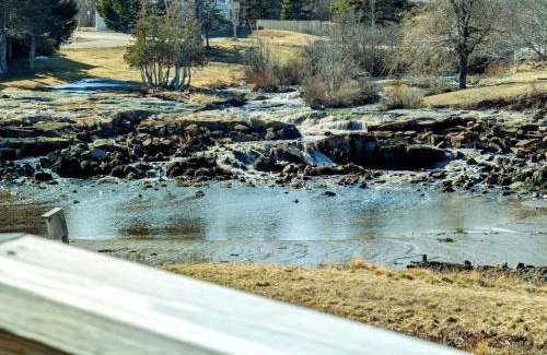Prospect Harbor House | Waterfall Sea Cottage Family fire pit waterfront sleeps 4