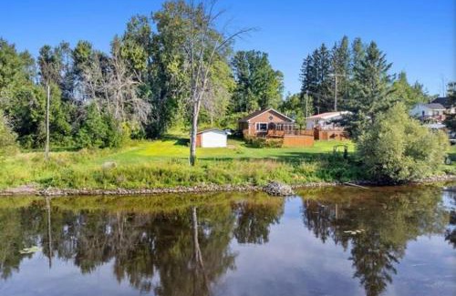 Plaisance Ski Chalet | Waterfont Cottage - Chez Plezzy Cottage