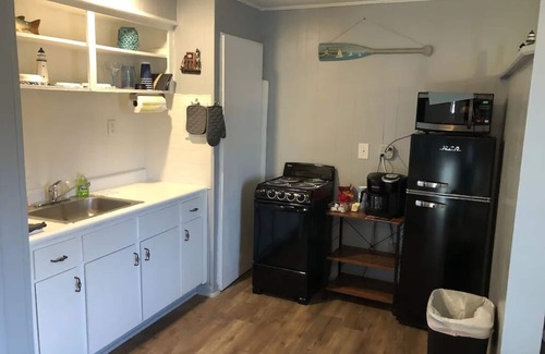 Grove Cabin | Waterfront 1 Bedroom/Cabin J/New Remodeled