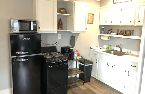 Grove Cabin | Waterfront 1 Bedroom/Cabin K/New Remodeled