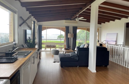Greenwell Point House | Waterfront 3 bedroom House (Pet Friendly)
