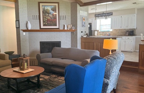 Star Harbor House | Waterfront 3-bedroom house on Cedar Creek Lake in Star Harbor, dock and porchn