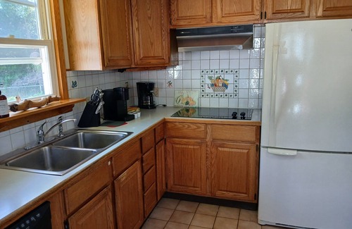 Preston House | Waterfront 3-bedroom house less an 1 mile to Foxwoods and Great Wolf Lodge