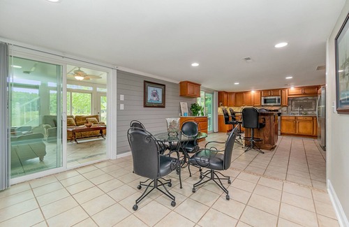 Southmont House | Waterfront 3 suites and 3 bathrooms. True lake living.