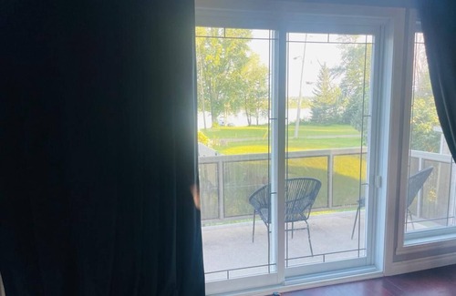 Gatineau House | Waterfront 4-bedroom house 25mins from downtown Ottawa