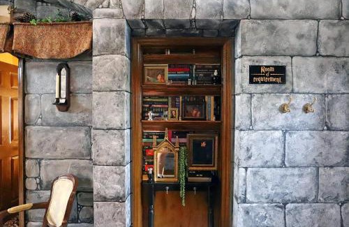 Lake Berkley House | Waterfront 6-Bedroom Wizarding Villa in Lake Berkley Near Universal Studio's Harry Potter